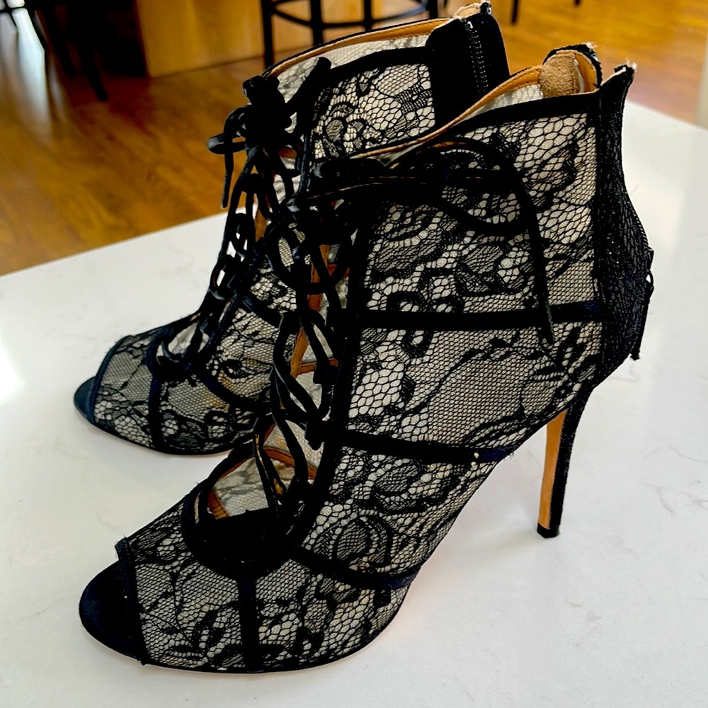 Sexy Badgley Mischka Lacy Black Heels